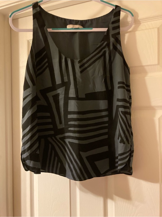 LOFT Tops - ⭐️⭐️Women's Ann Taylor Loft sleeveless blouse - size Small